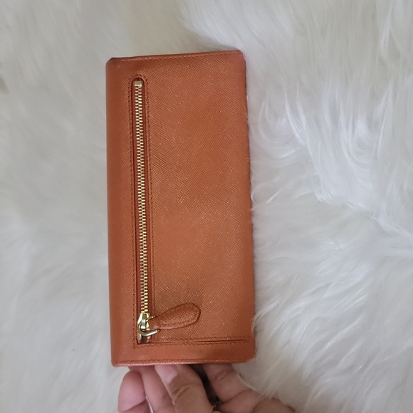 PRADA - Picture 2 of 16